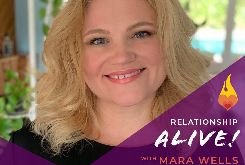 224: What Romance Novels Teach Us about Real-Life Love and Desire - with Mara Wells